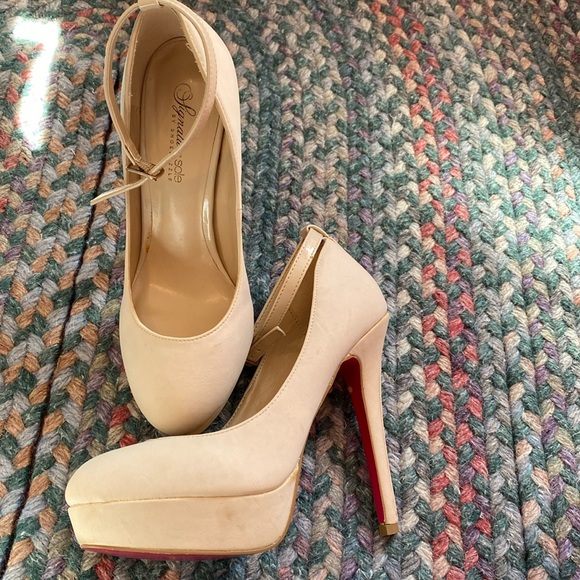 Nude Heels - Picture 2 of 3